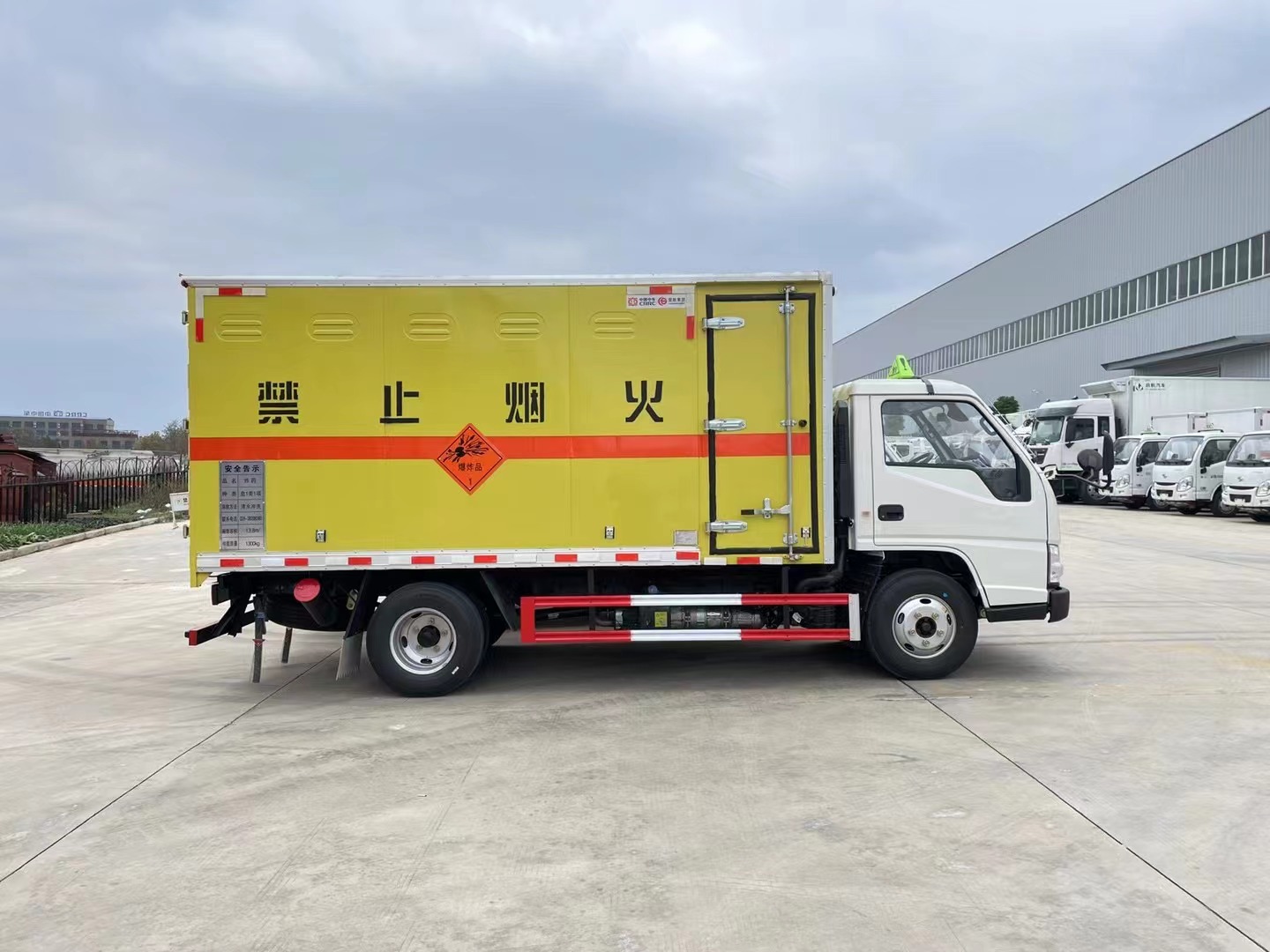 江鈴順達藍牌1.3噸爆破器材運輸車