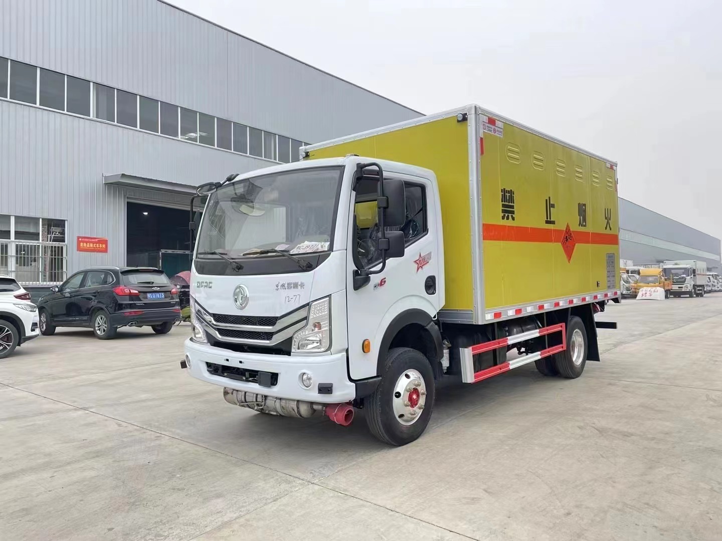 東風多利卡3.8噸炸藥車