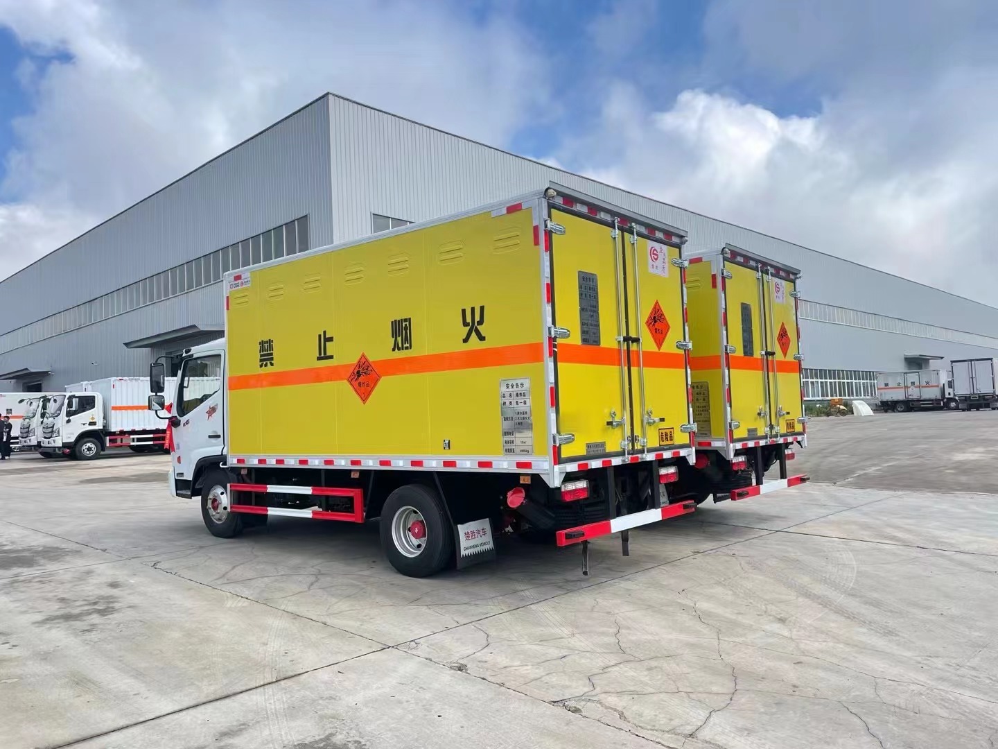 東風(fēng)凱普特4.3米5噸爆破器材運(yùn)輸車