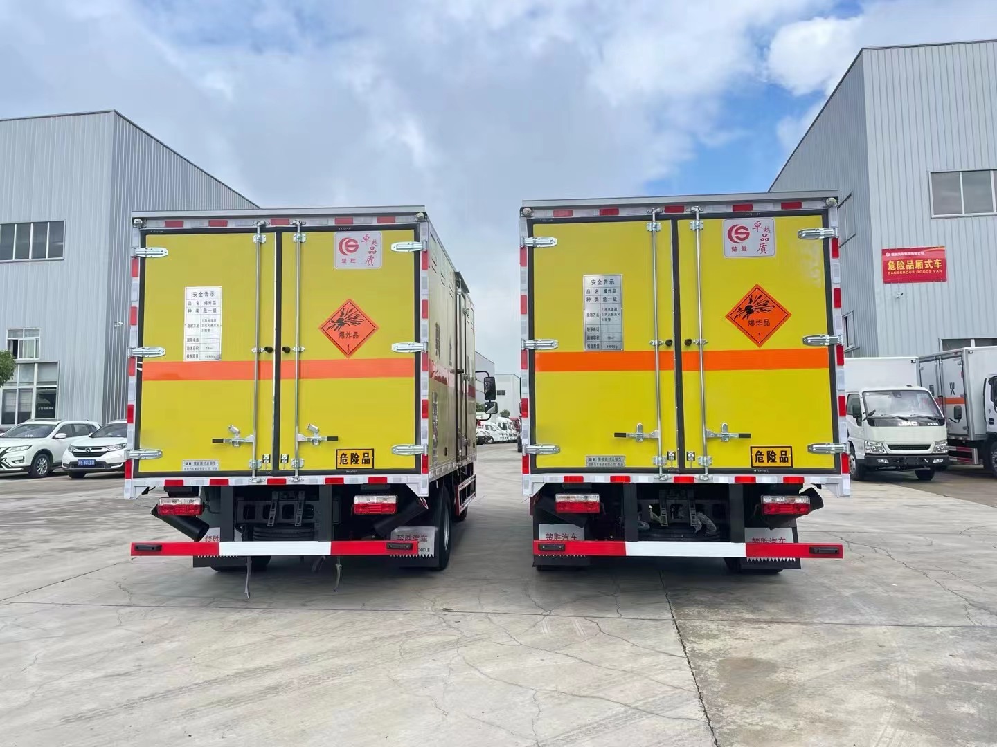 東風(fēng)凱普特4.3米5噸爆破器材運(yùn)輸車