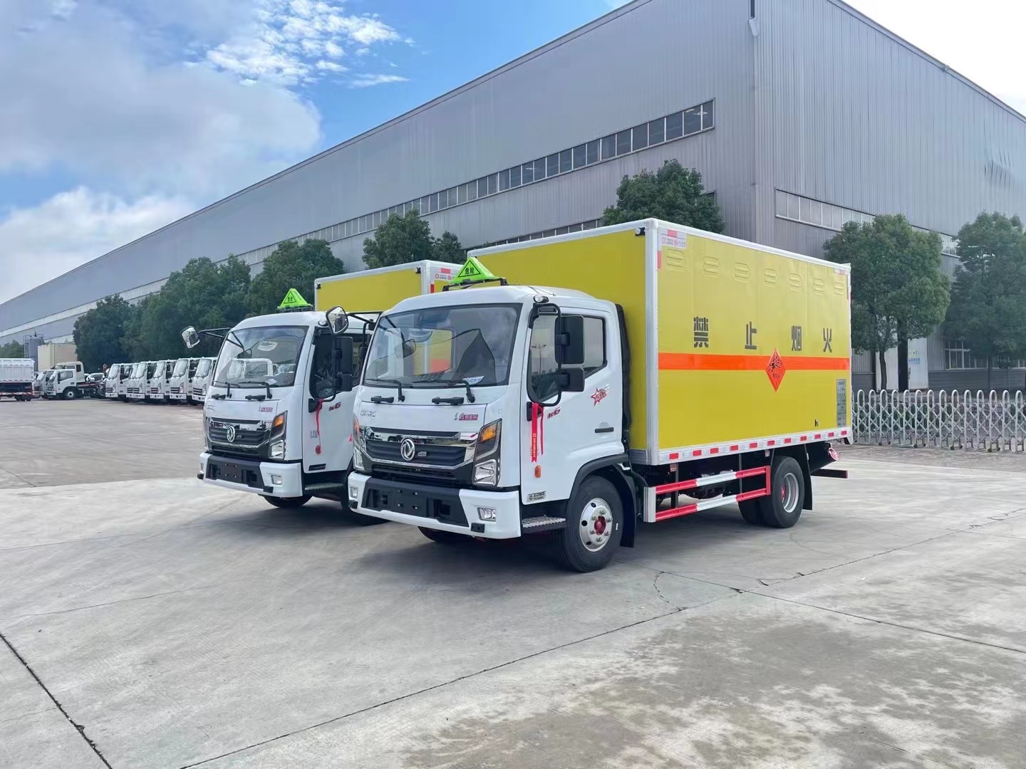 東風(fēng)凱普特4.3米5噸爆破器材運(yùn)輸車