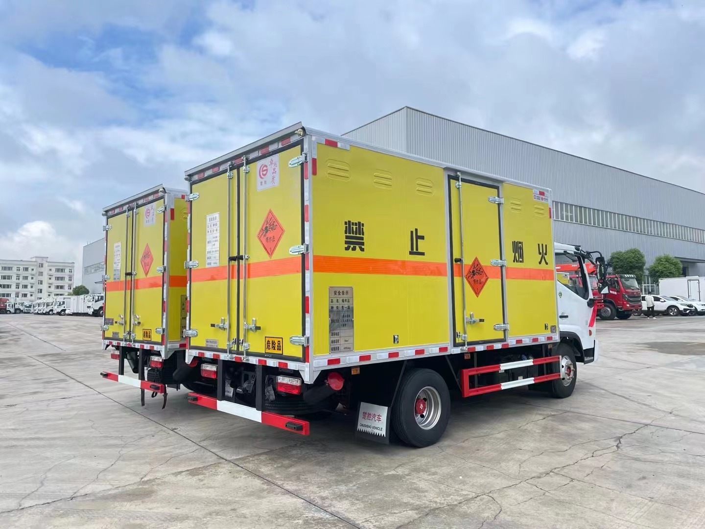 東風(fēng)凱普特4.3米5噸爆破器材運(yùn)輸車