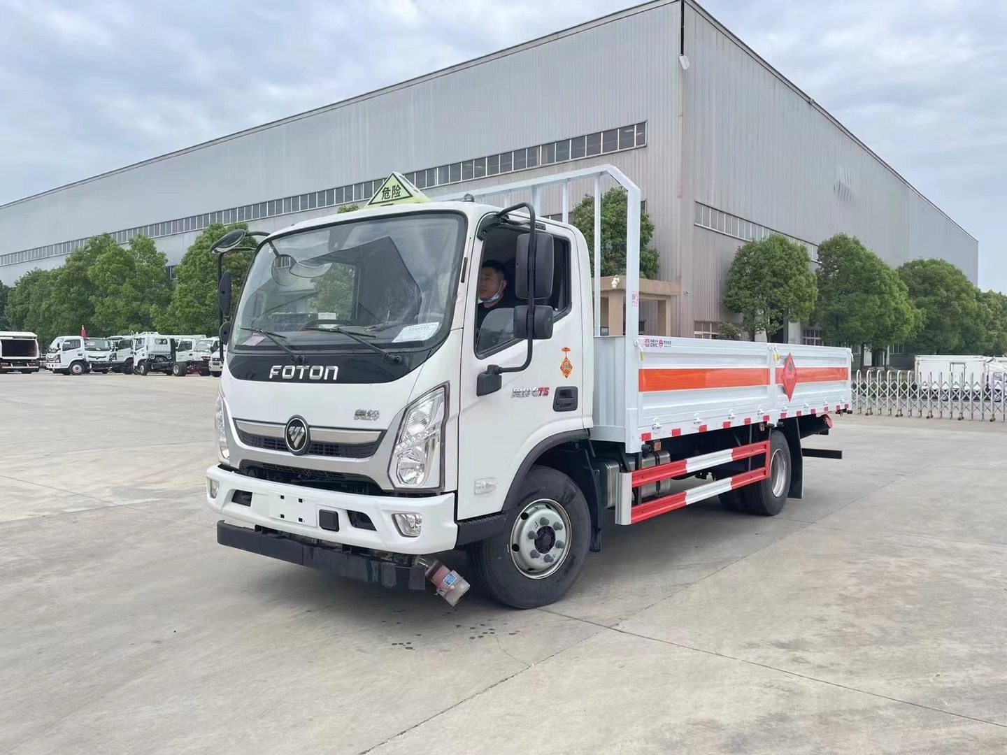 福田奧鈴4.8米氣瓶運(yùn)輸車/黃牌5噸