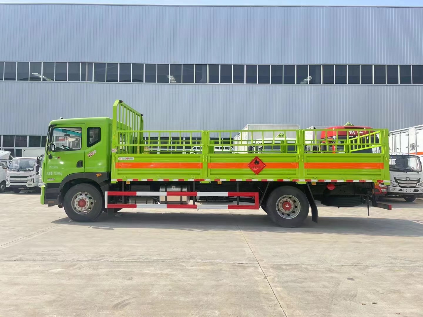 東風(fēng)6.8米氣瓶運(yùn)輸車