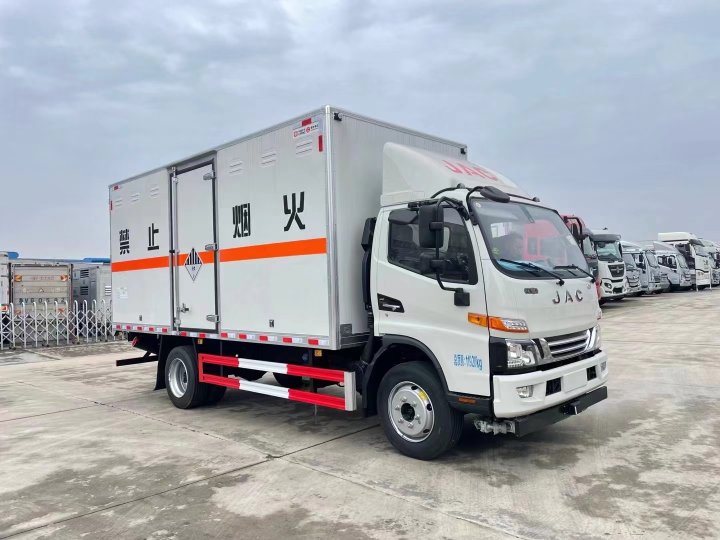 江淮黃牌7.2噸雜項(xiàng)廂式運(yùn)輸車